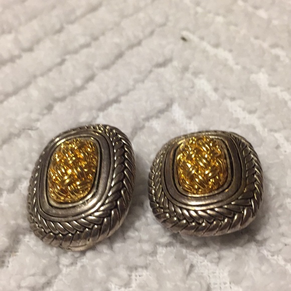 Vintage Clip on Earrings - Picture 2 of 6